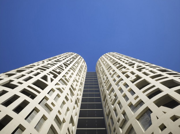 阿尔赫西拉斯湾巨型字母塔|The Hercules Towers|Rafael De La-Hoz – 寻设计网