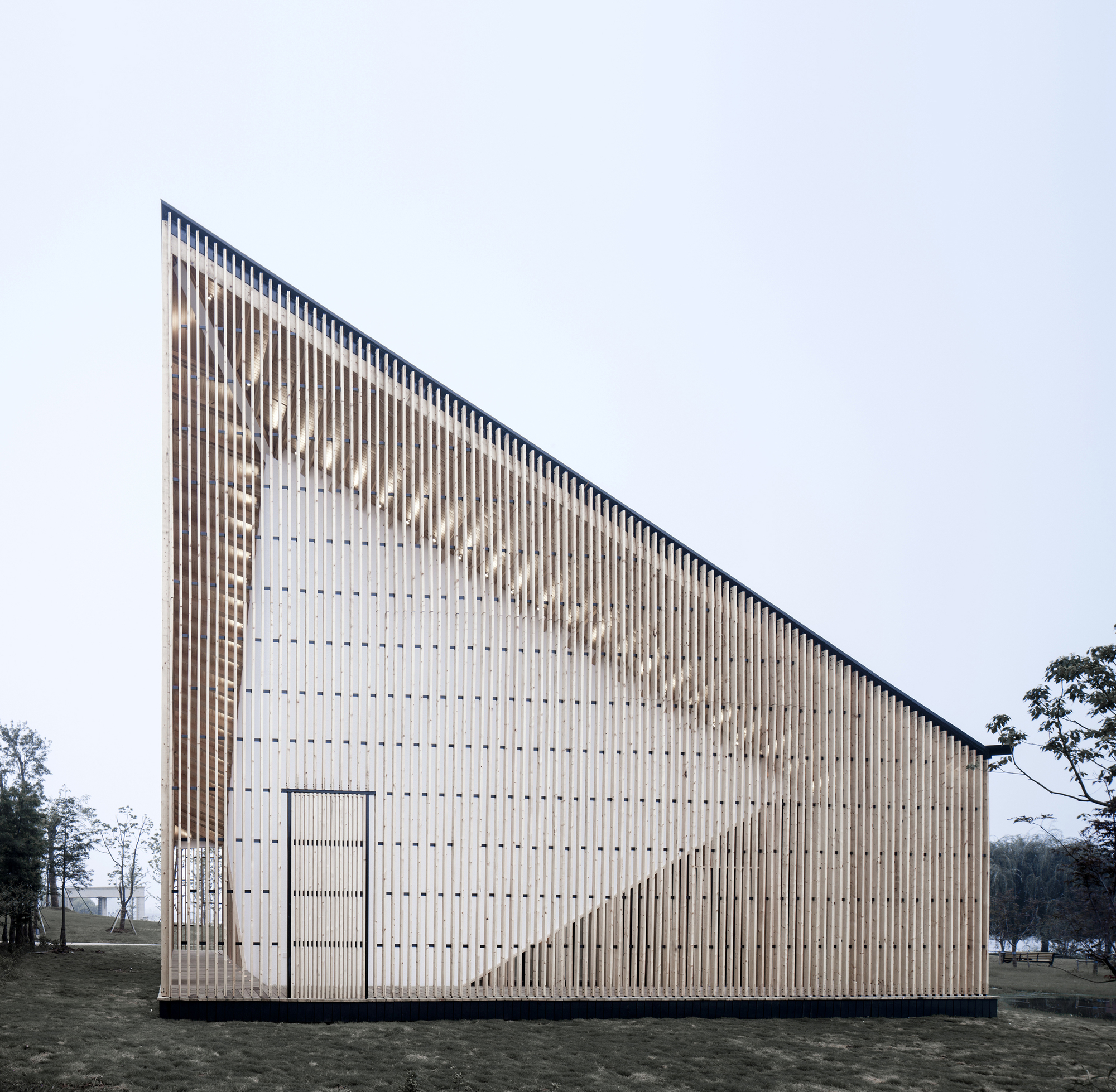 543486acc07a8002d700001f_nanjing-wanjing-garden-chapel-azl-architects_05_north